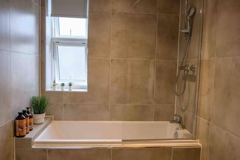 Garden Of Eden 1 Bedroom Flat In Fishponds Bristol Exterior foto